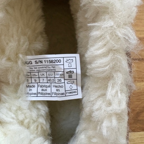 UGG Women’s Venture Daze Ultra Mini boots - Picture 11 of 12